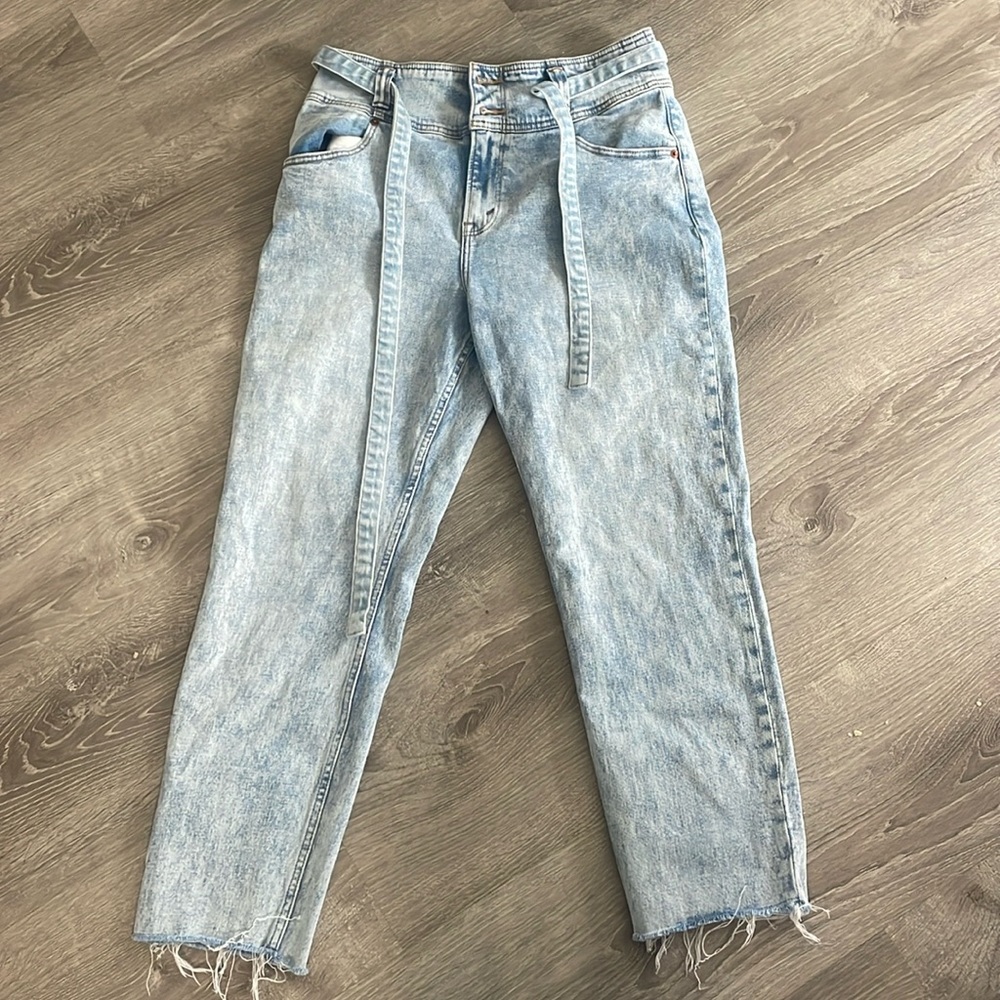 Abercrombie Ultra High Rise Paperbag Waste Jean | Light Wash